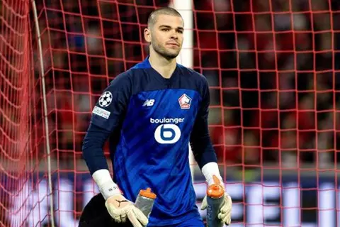 تقارير: باريس سان جيرمن يحسم التعاقد مع حارس ليل